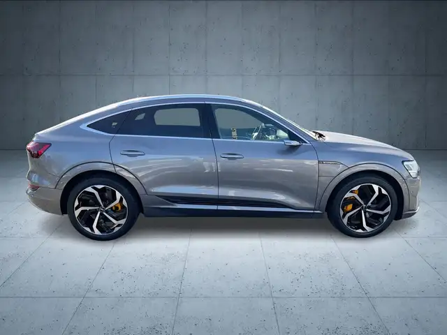 Audi E-Tron view 8