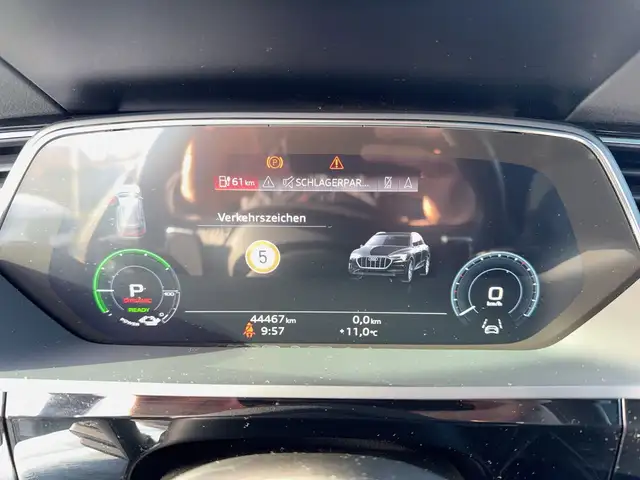 Audi E-Tron view 12