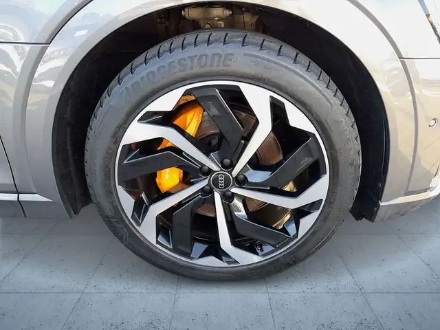 Audi E-Tron view 9