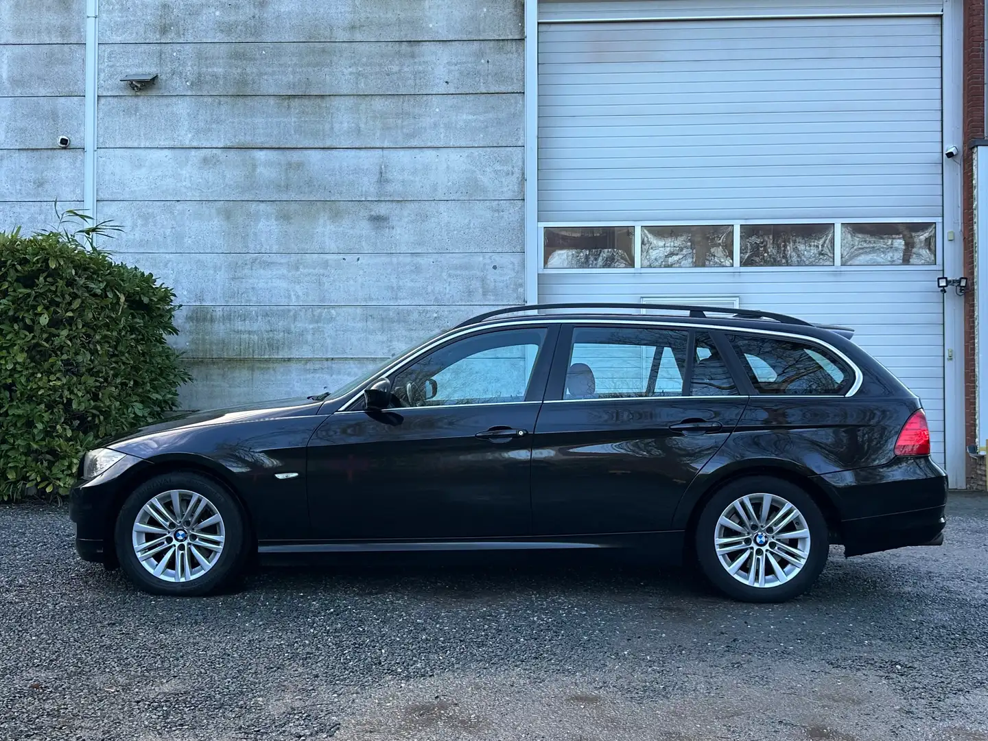 BMW 318 Touring dA Automaat gps rijdt goed Schwarz - 2