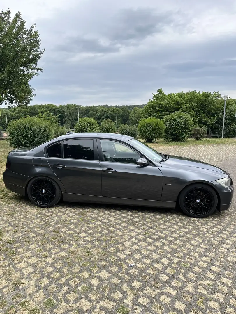 BMW 320 320i Aut. siva - 1
