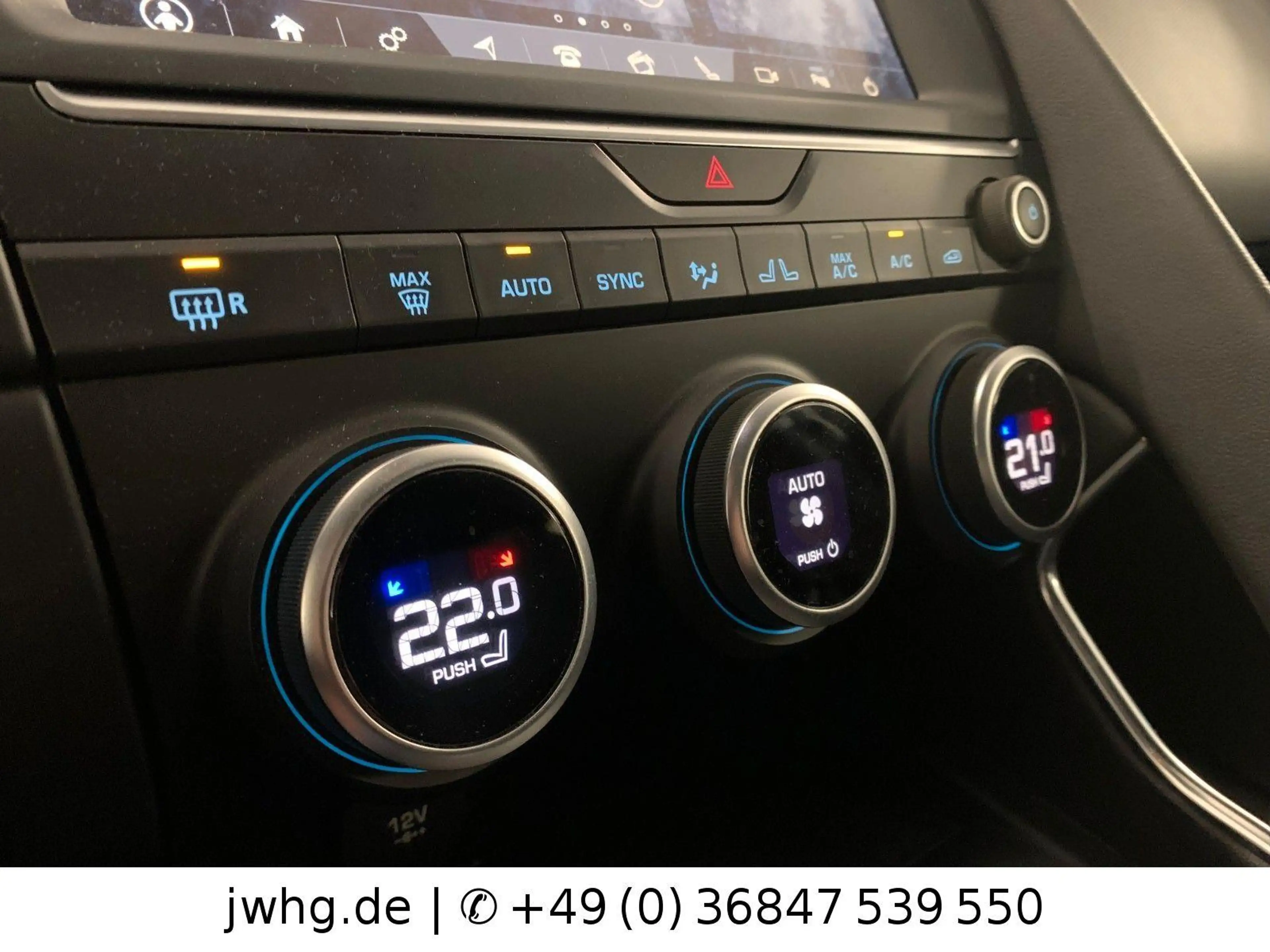 Jaguar E-Pace AWD KAMERA | SITZHZ | NAVI PRO | DAB — photo 10