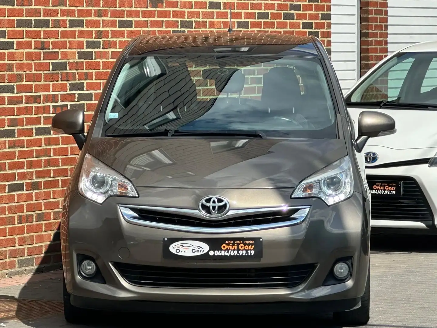 Toyota Verso-S // PARFAIT ÉTAT // 1ERE PROPRIÉTÉ // Brun - 2