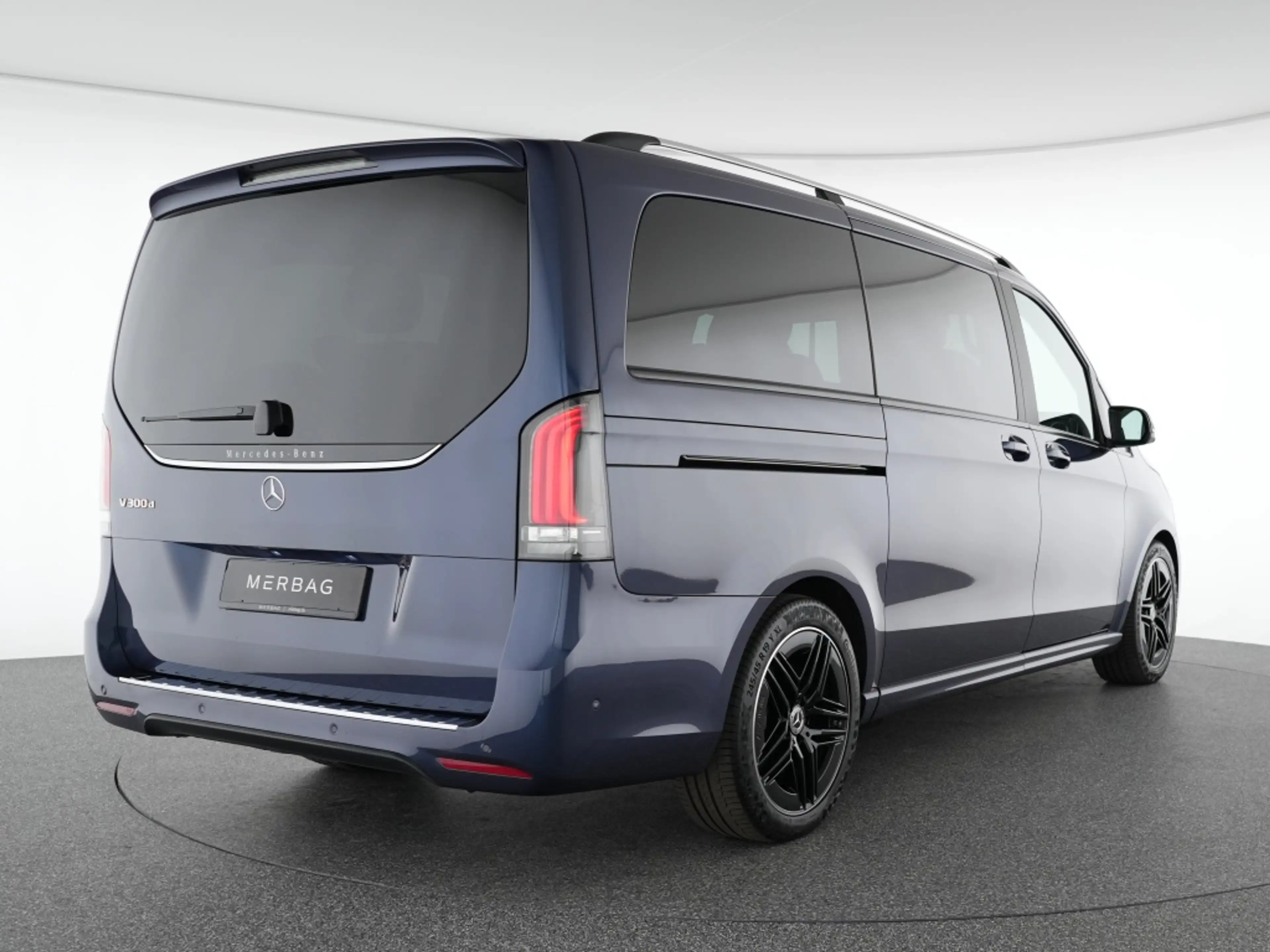 Mercedes-Benz V 300 d lang AVANTGARDE AMG Night Multibeam Burmester — photo 3