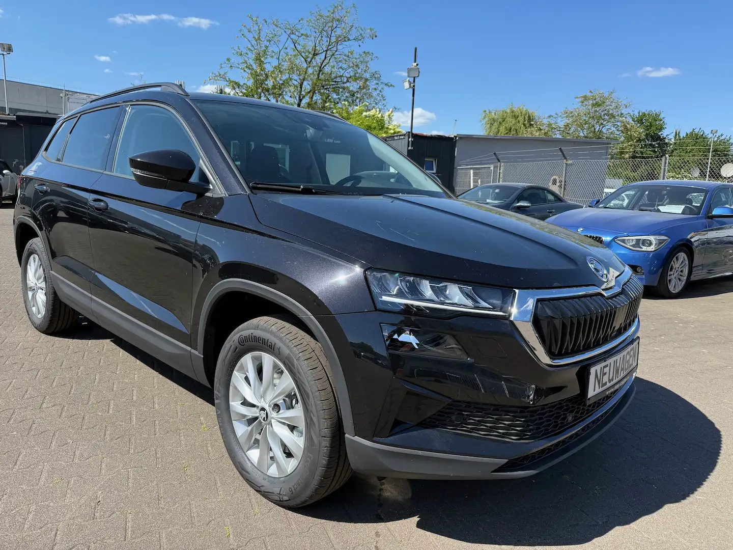 Skoda Karoq 1.5 TSI DSG Selection/Panorama/Kamera Schwarz - 1
