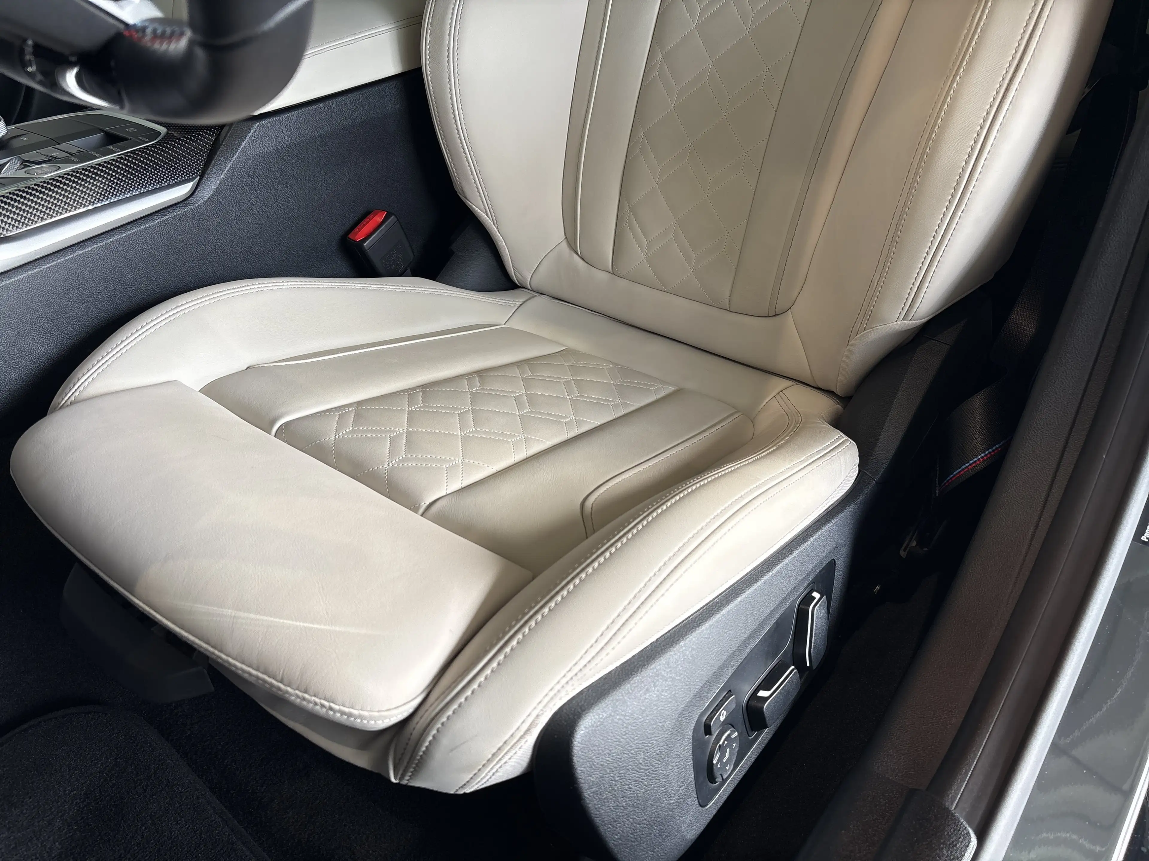 BMW i4 M60 xDrive — photo 10