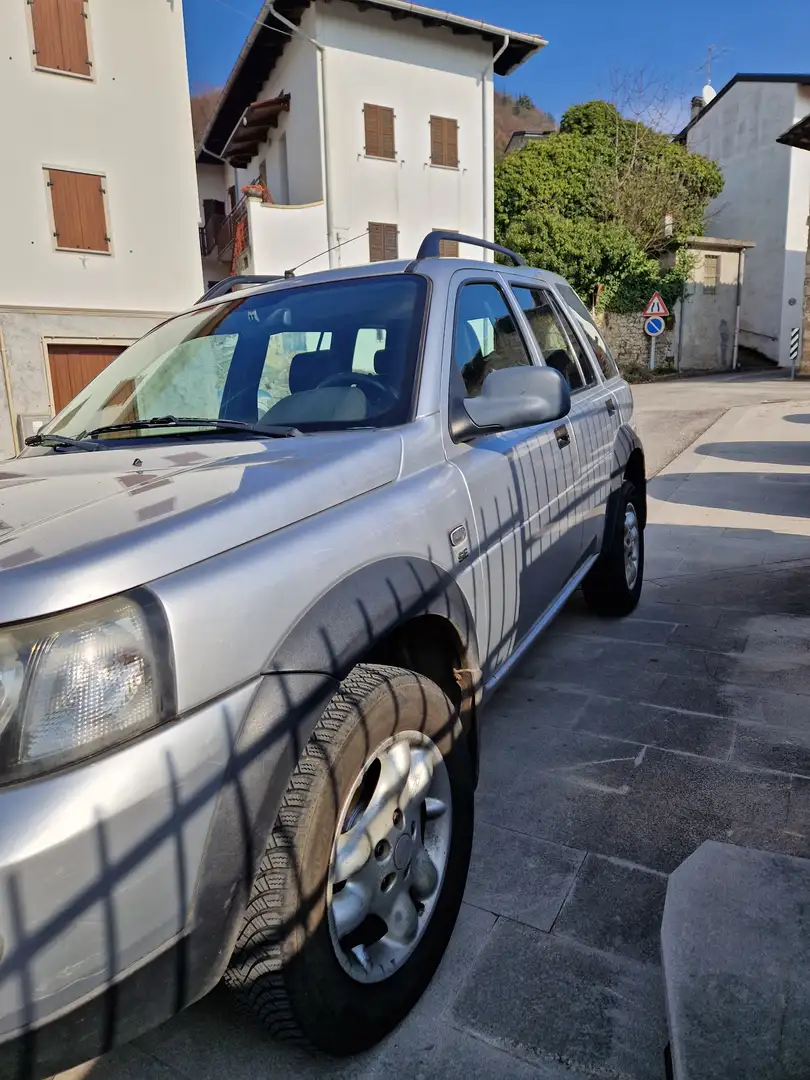 Land Rover Freelander Td4 Šedá - 2