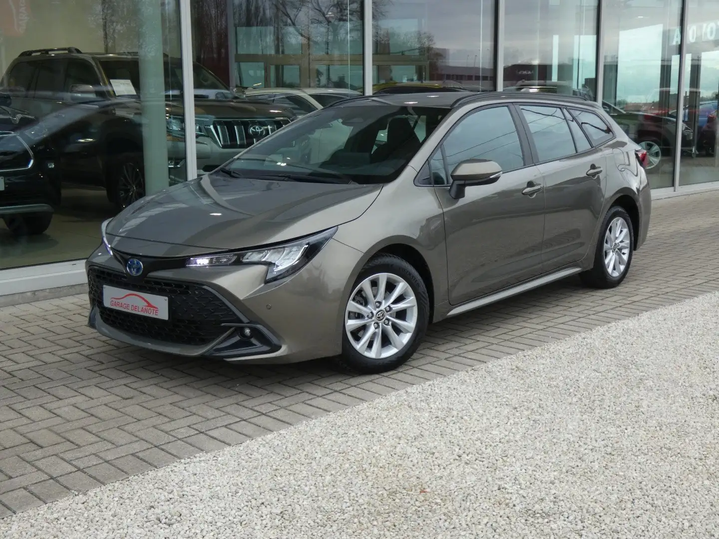 Toyota Corolla 1.8 Hybrid 140pk +Parkeersensoren +Zetelverwarming Bronze - 1
