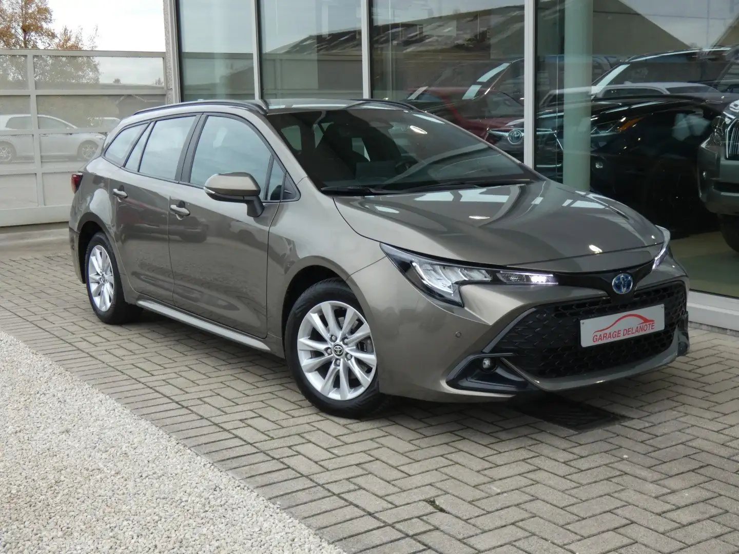 Toyota Corolla 1.8 Hybrid 140pk +Parkeersensoren +Zetelverwarming Bronze - 2
