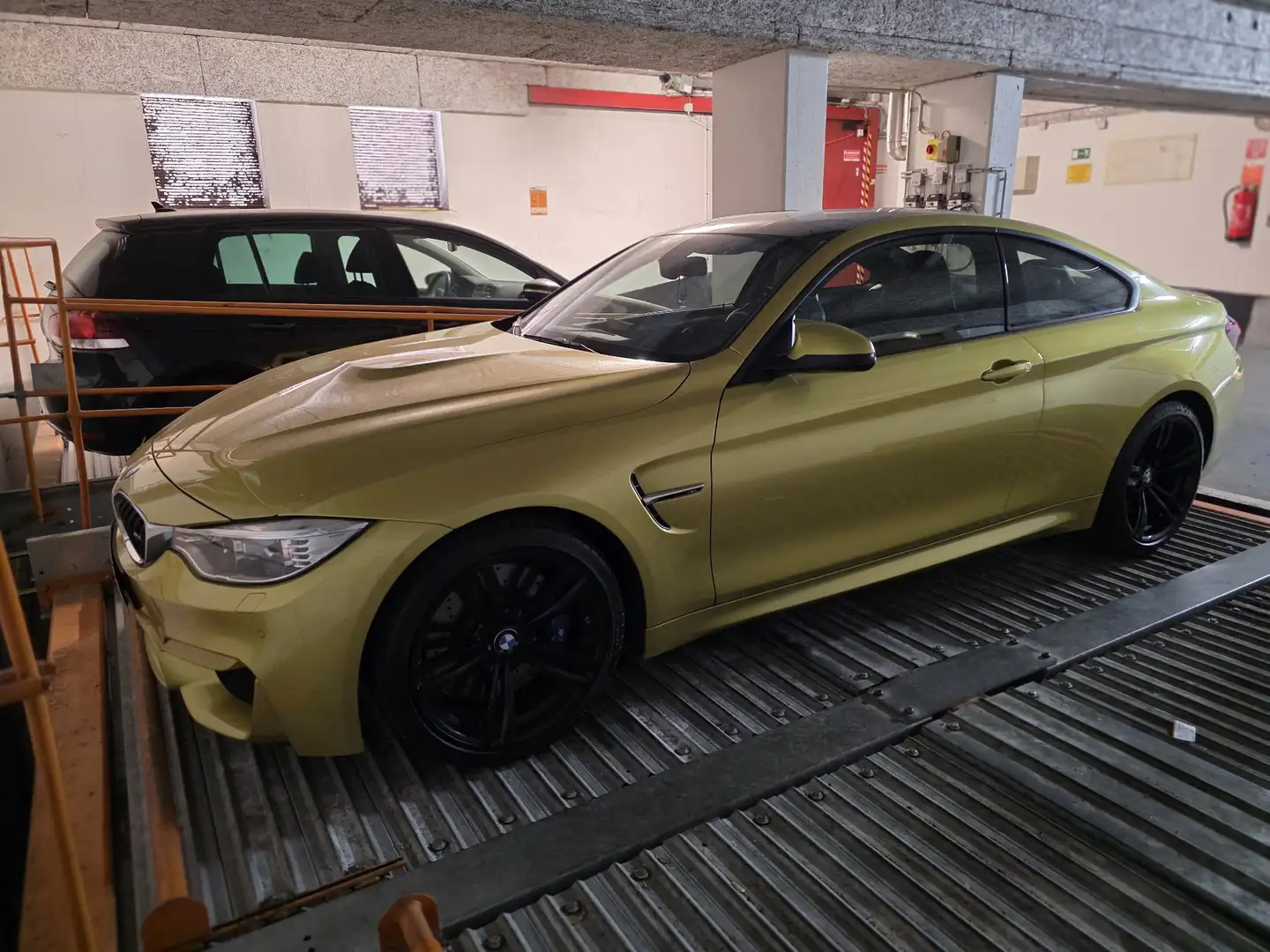 BMW M4 M-DKG Coupe Aut. Gelb - 1