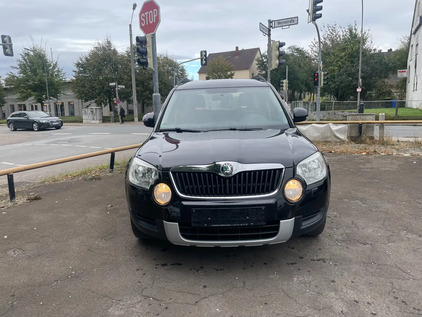 Skoda Yeti AMBITION*KLIMA*TEMPOMAT*AHK* Negro - 2