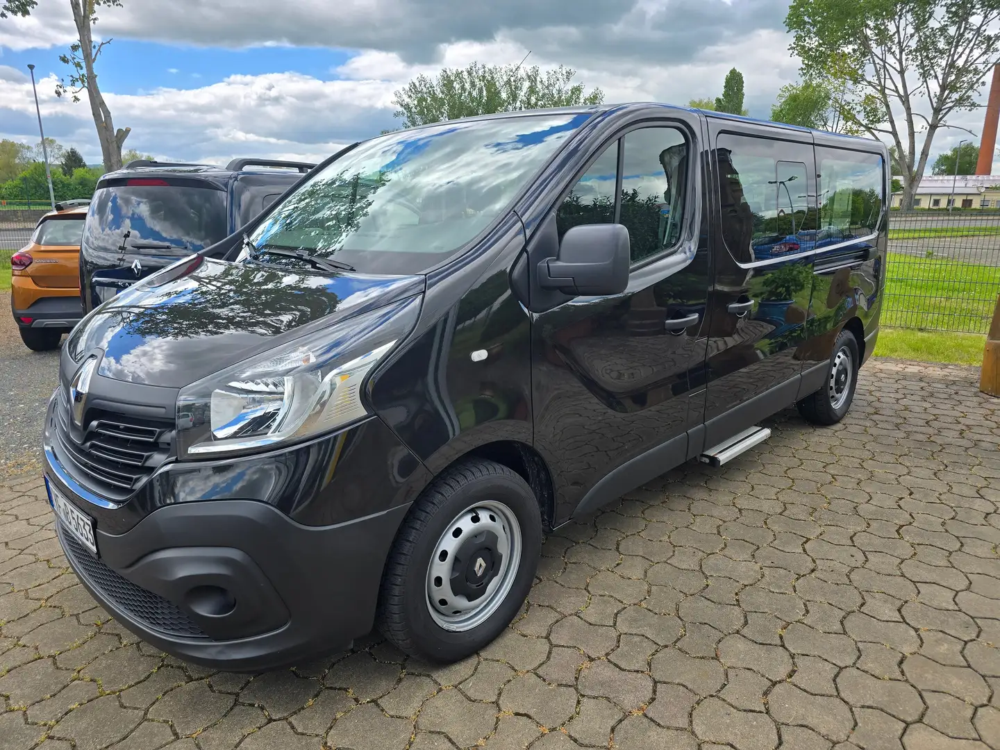 Renault Trafic 1.6 dCi 120 Grand Combi Authentique 9 Sitzer Noir - 1