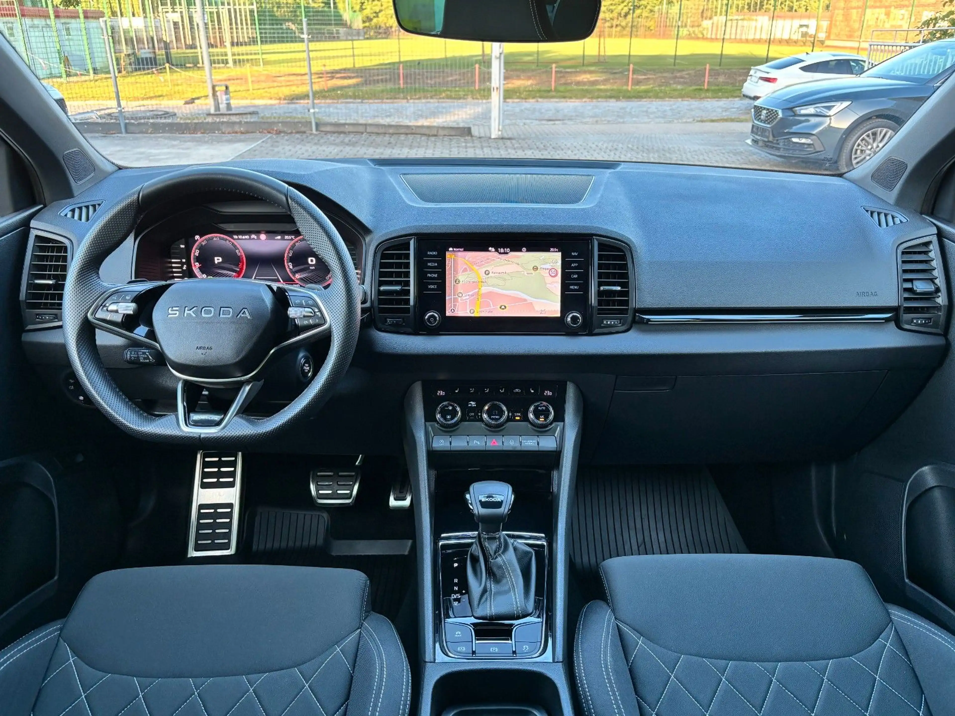 Skoda Karoq 1.5TSI DSG Sportline Canton Navi Vcocpit — photo 12