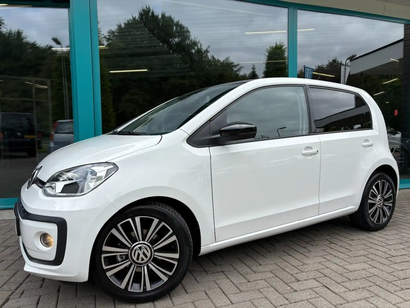 Volkswagen up! 1.0 HIGH UP! BMT Climate, Cruise, LED, PDC, 16 Wit - 1