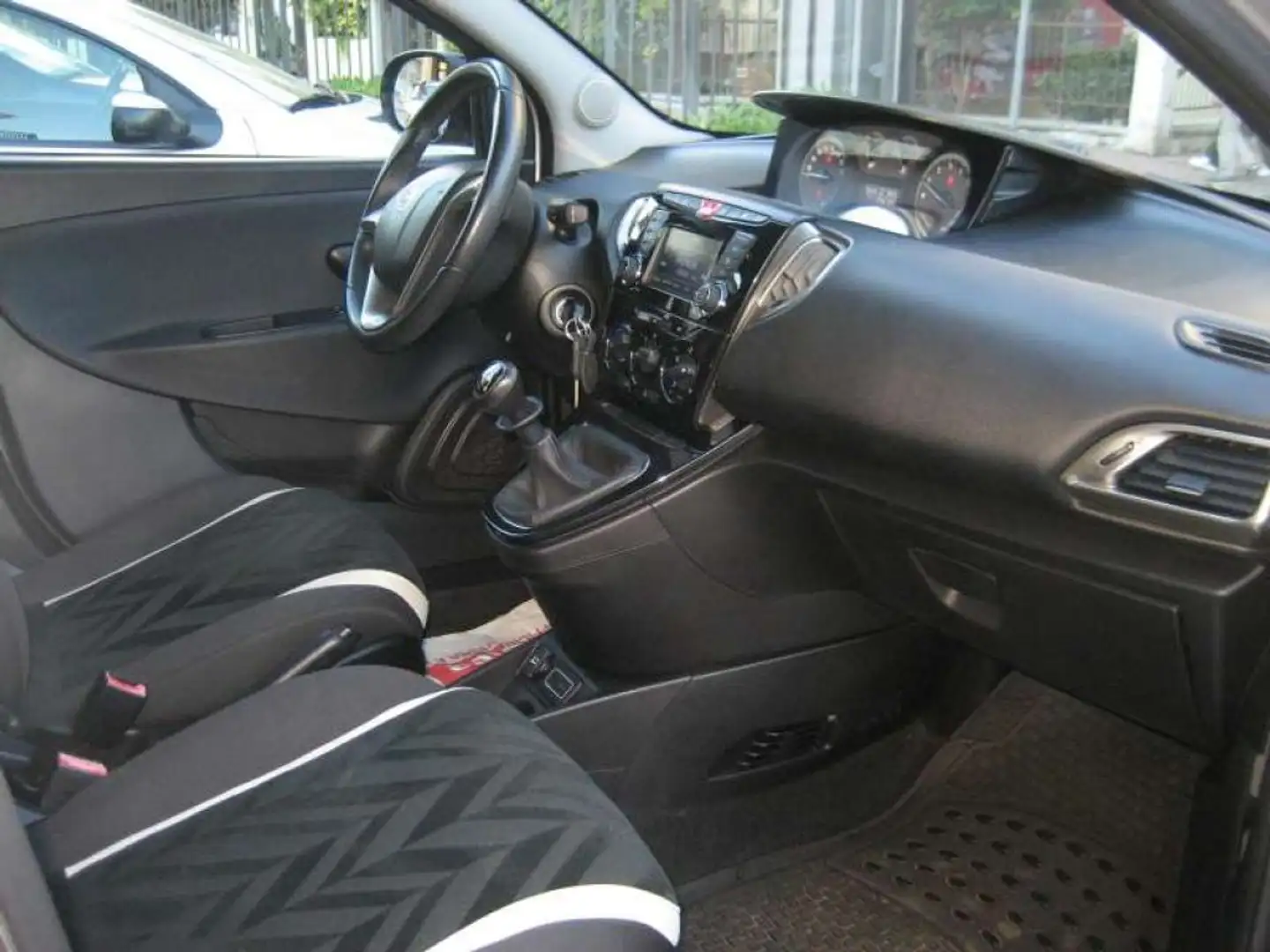 Lancia Ypsilon 1.2 69 CV 5 PORTE GOLD Zilver - 2