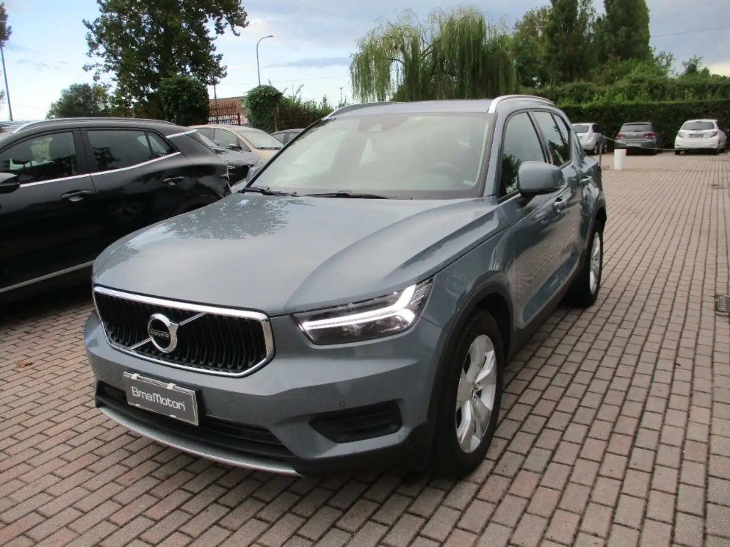Volvo XC40 D3 Geartronic Business CarPlay/Navi/Portellone Grau - 1