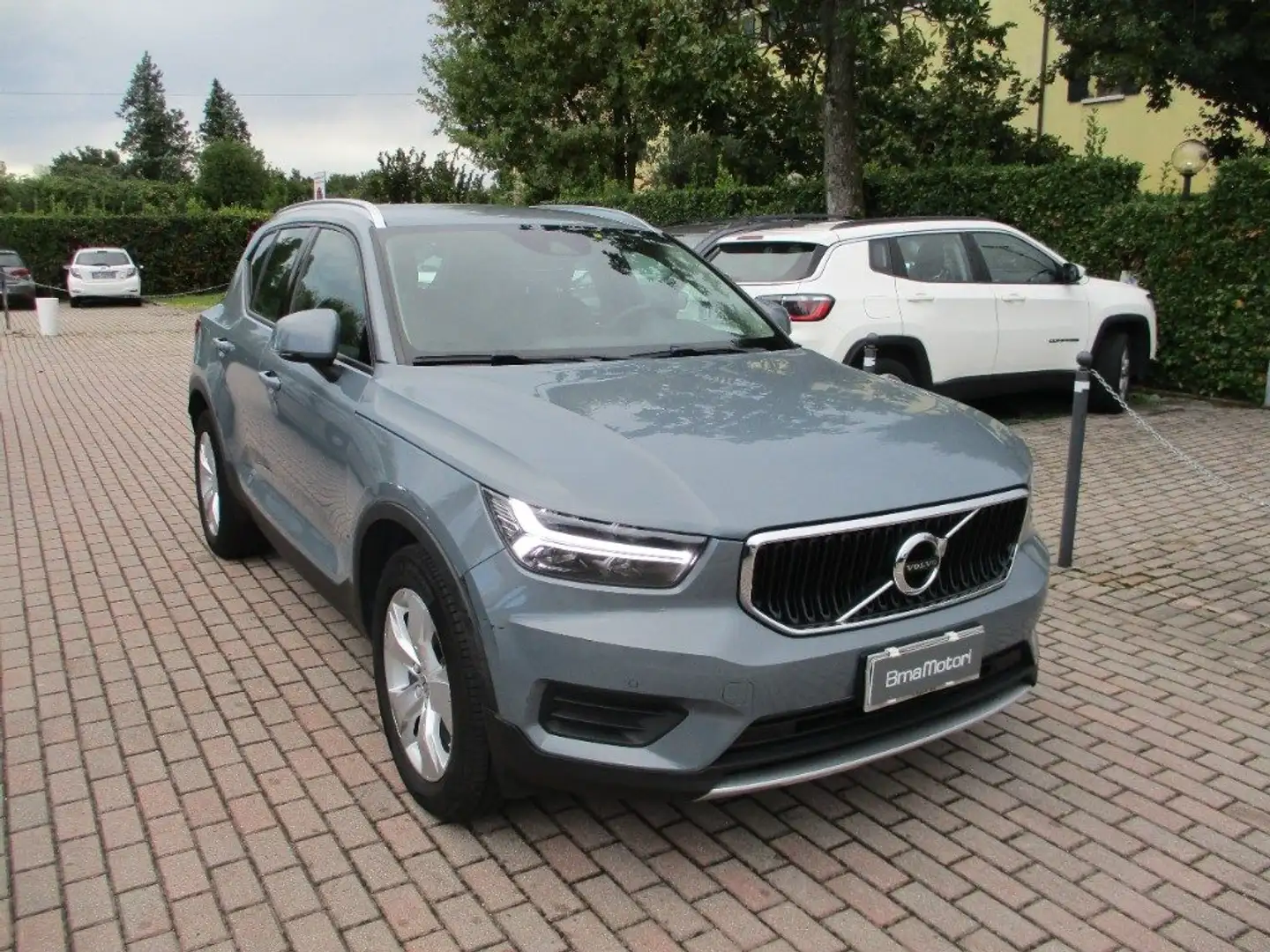 Volvo XC40 D3 Geartronic Business CarPlay/Navi/Portellone Grau - 2