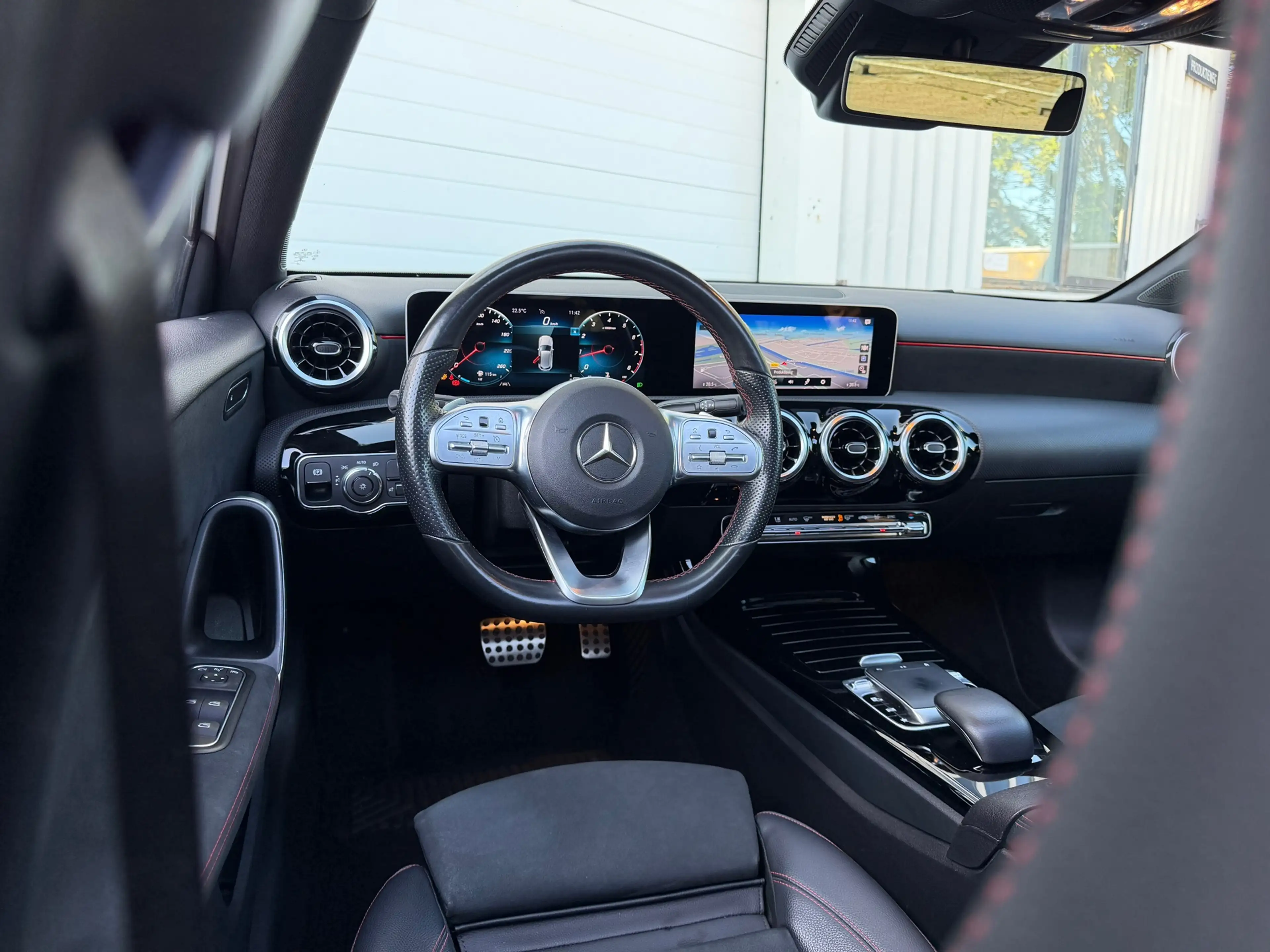 Mercedes-Benz A 180 AMG Pano|Camera|Carplay| Night-pakket — photo 14