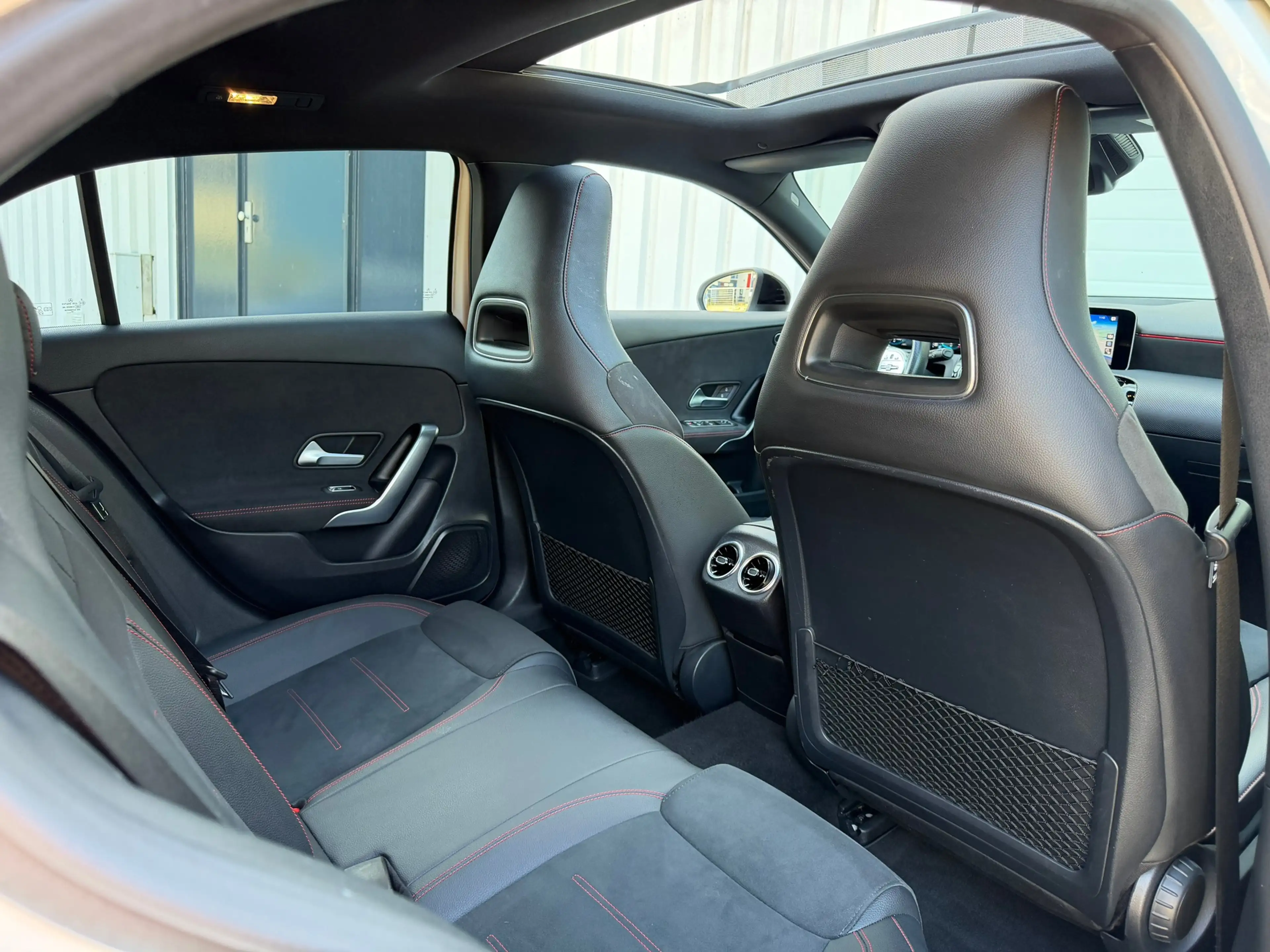 Mercedes-Benz A 180 AMG Pano|Camera|Carplay| Night-pakket — photo 17