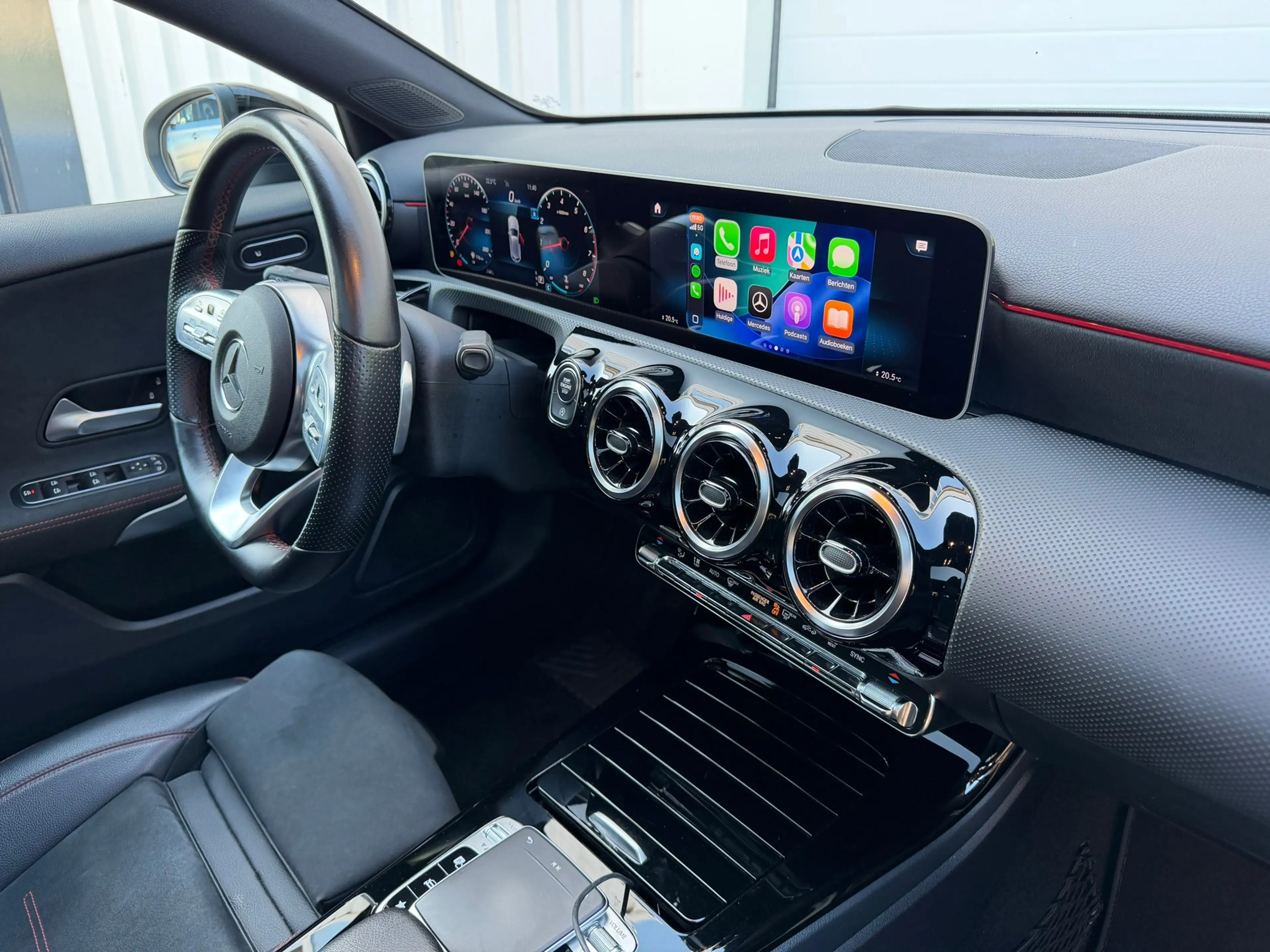 Mercedes-Benz A 180 AMG Pano|Camera|Carplay| Night-pakket — photo 15