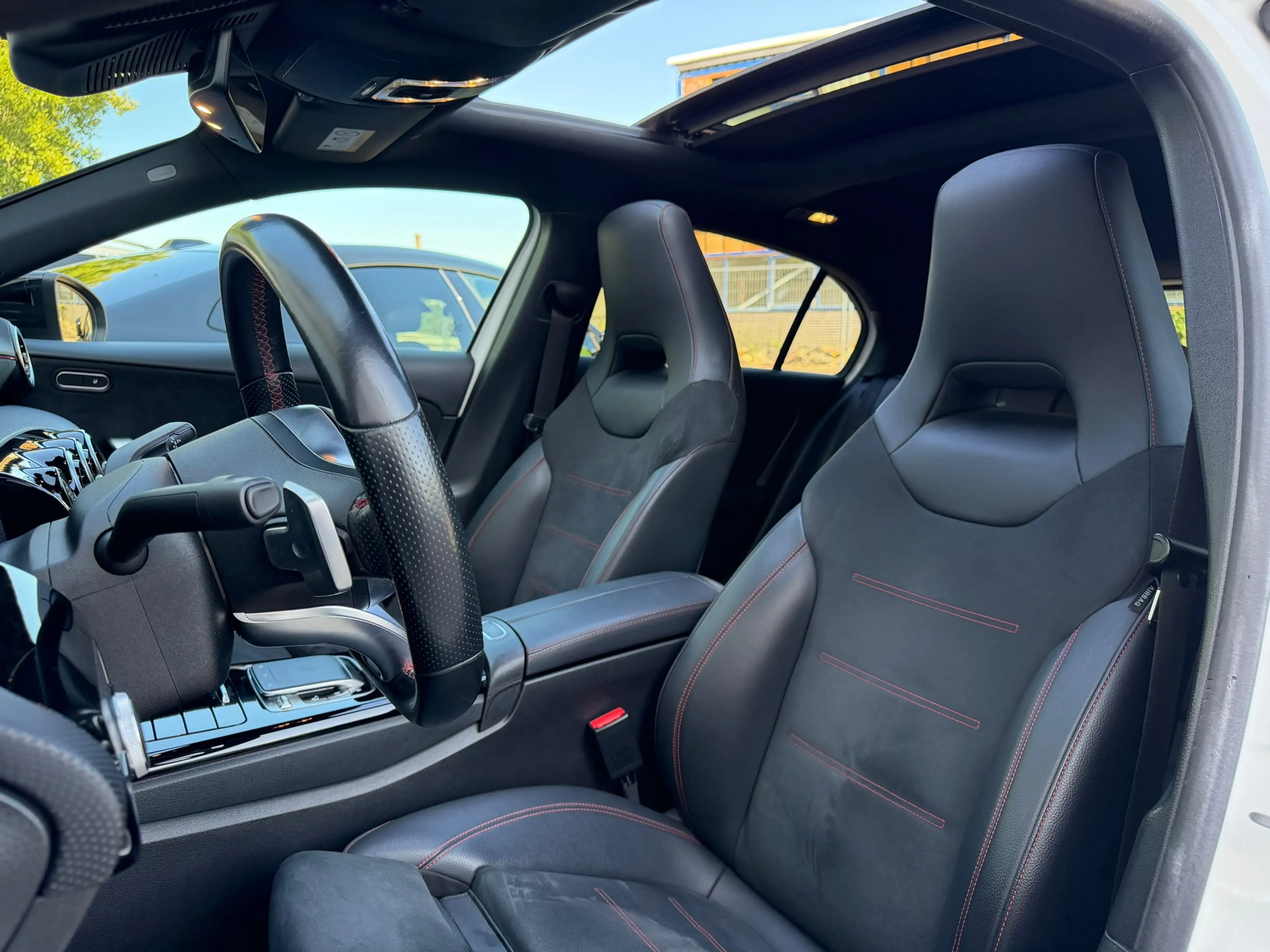 Mercedes-Benz A 180 AMG Pano|Camera|Carplay| Night-pakket — photo 16