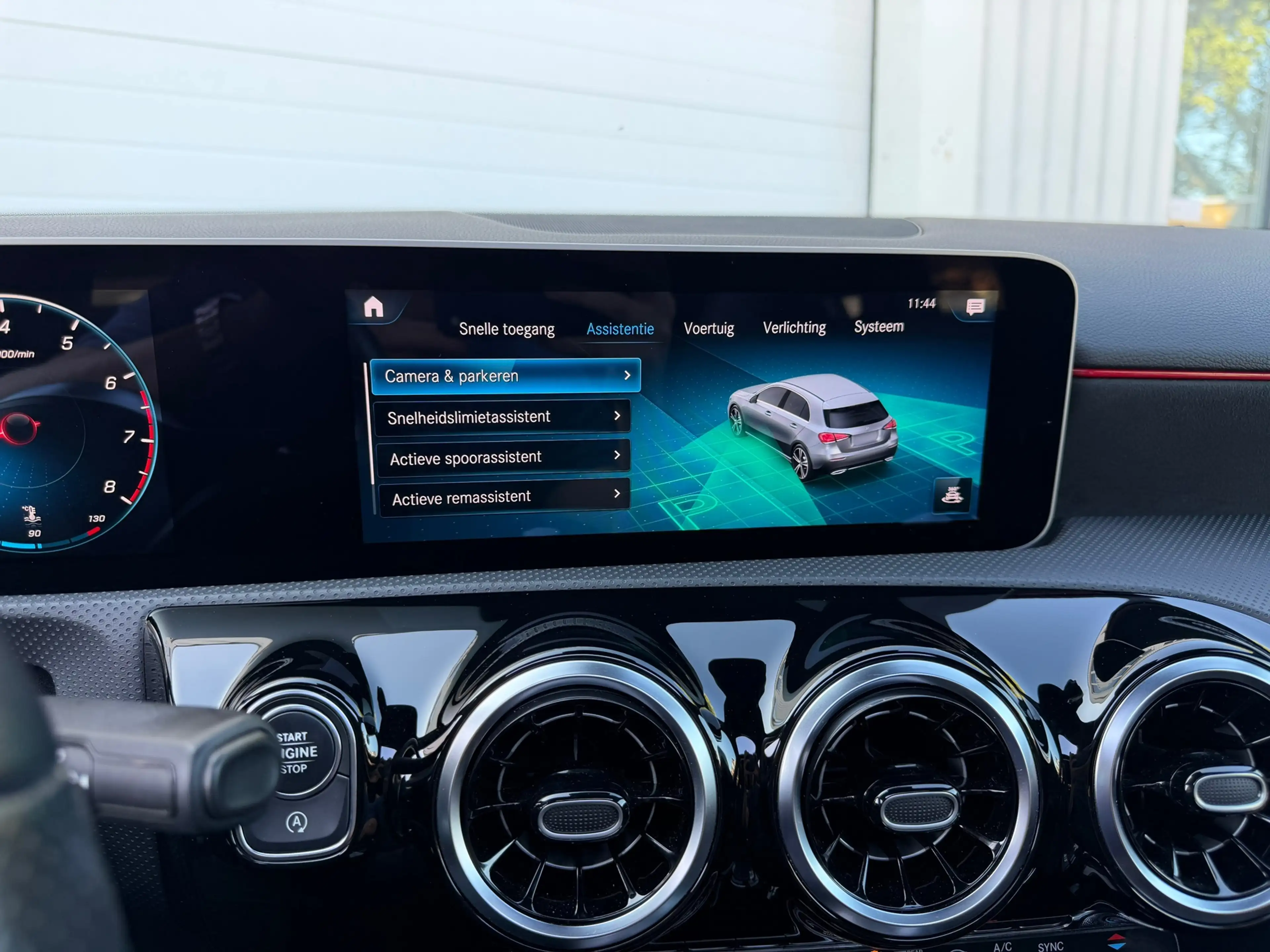 Mercedes-Benz A 180 AMG Pano|Camera|Carplay| Night-pakket — photo 11