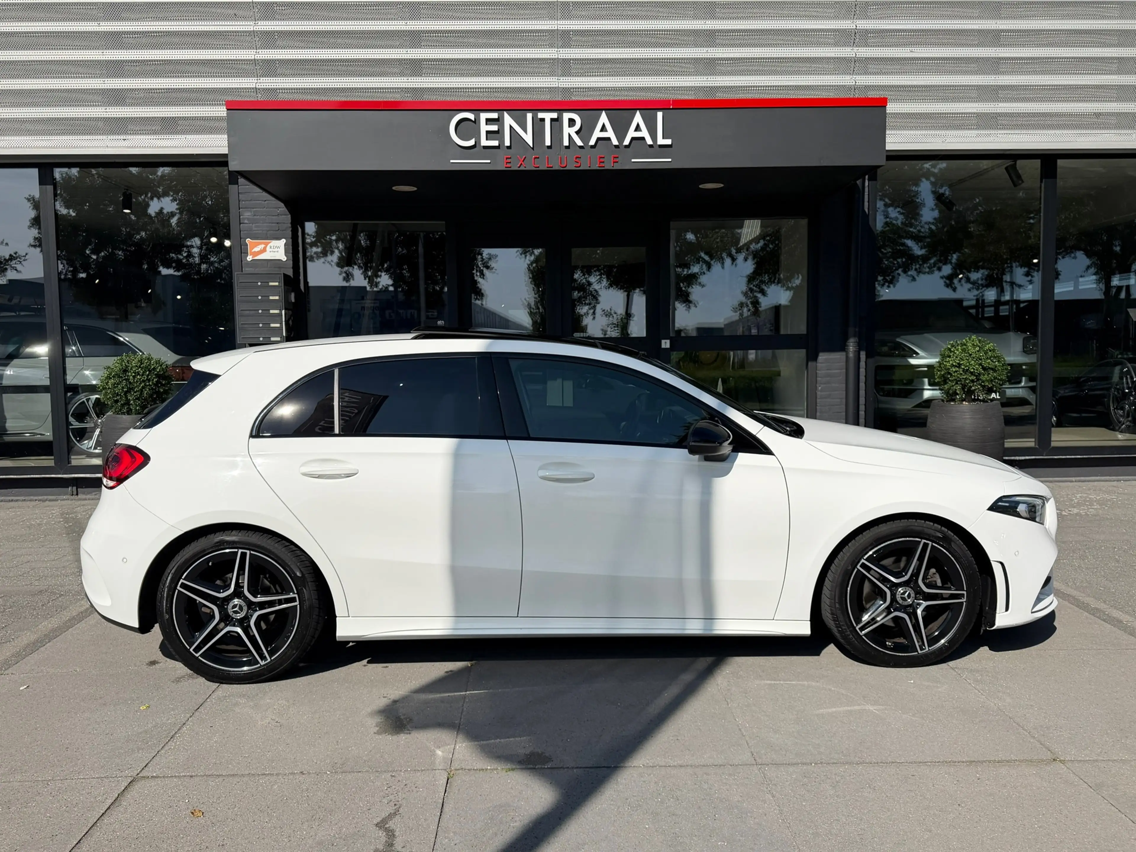 Mercedes-Benz A 180 AMG Pano|Camera|Carplay| Night-pakket — photo 13