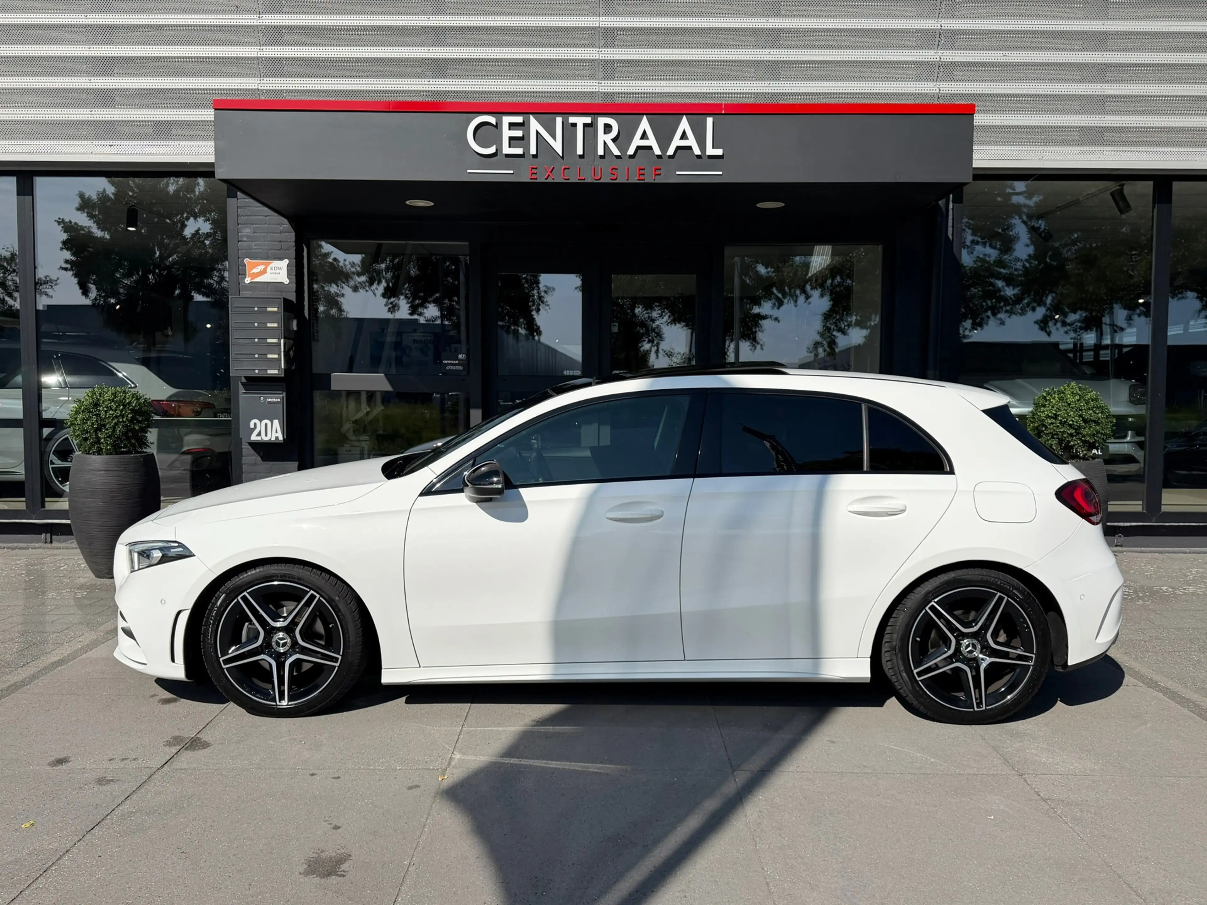 Mercedes-Benz A 180 AMG Pano|Camera|Carplay| Night-pakket — photo 12