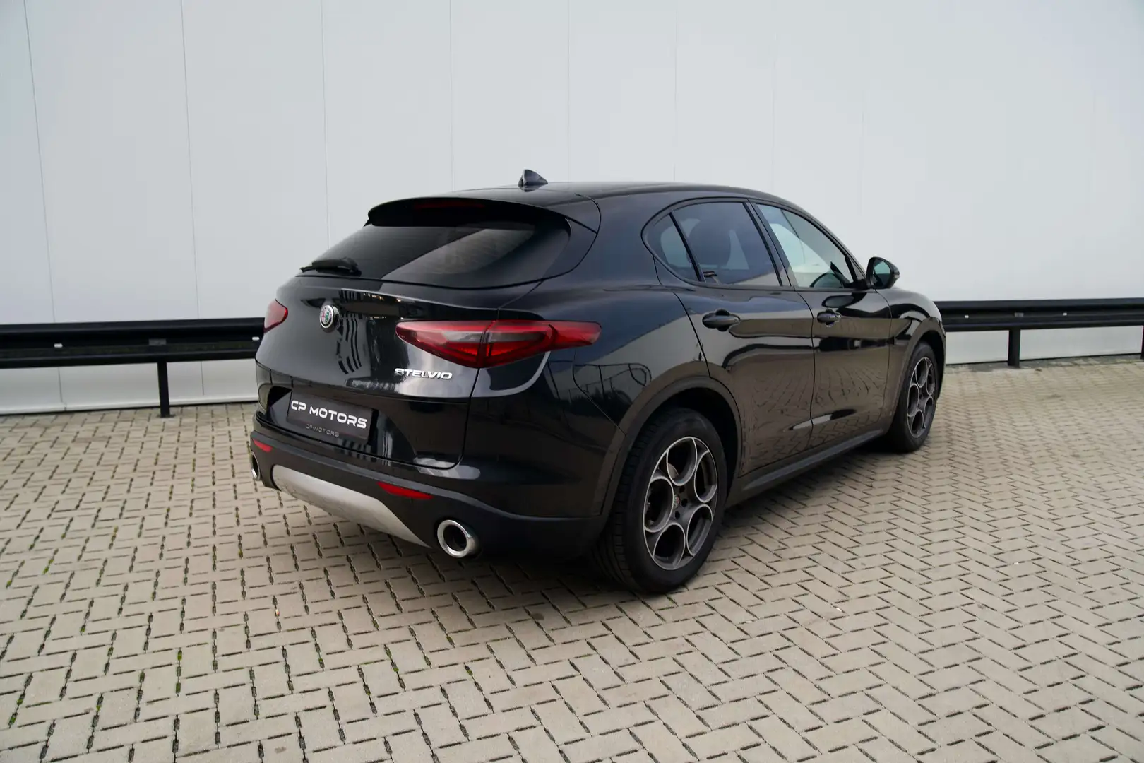 Alfa Romeo Stelvio 2.2D  AUTOMAAT  EURO 6  CARPLAY  AIRCO  TOP Schwarz - 2
