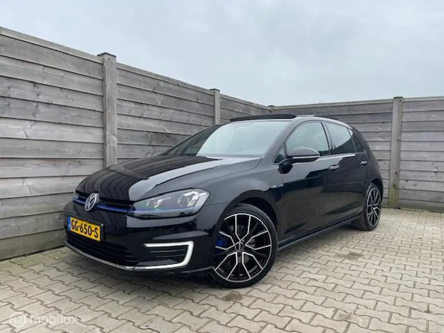 Volkswagen Golf GTE 1.4 TSI Pano-Trekhaak-Navi-Led- Schwarz - 1