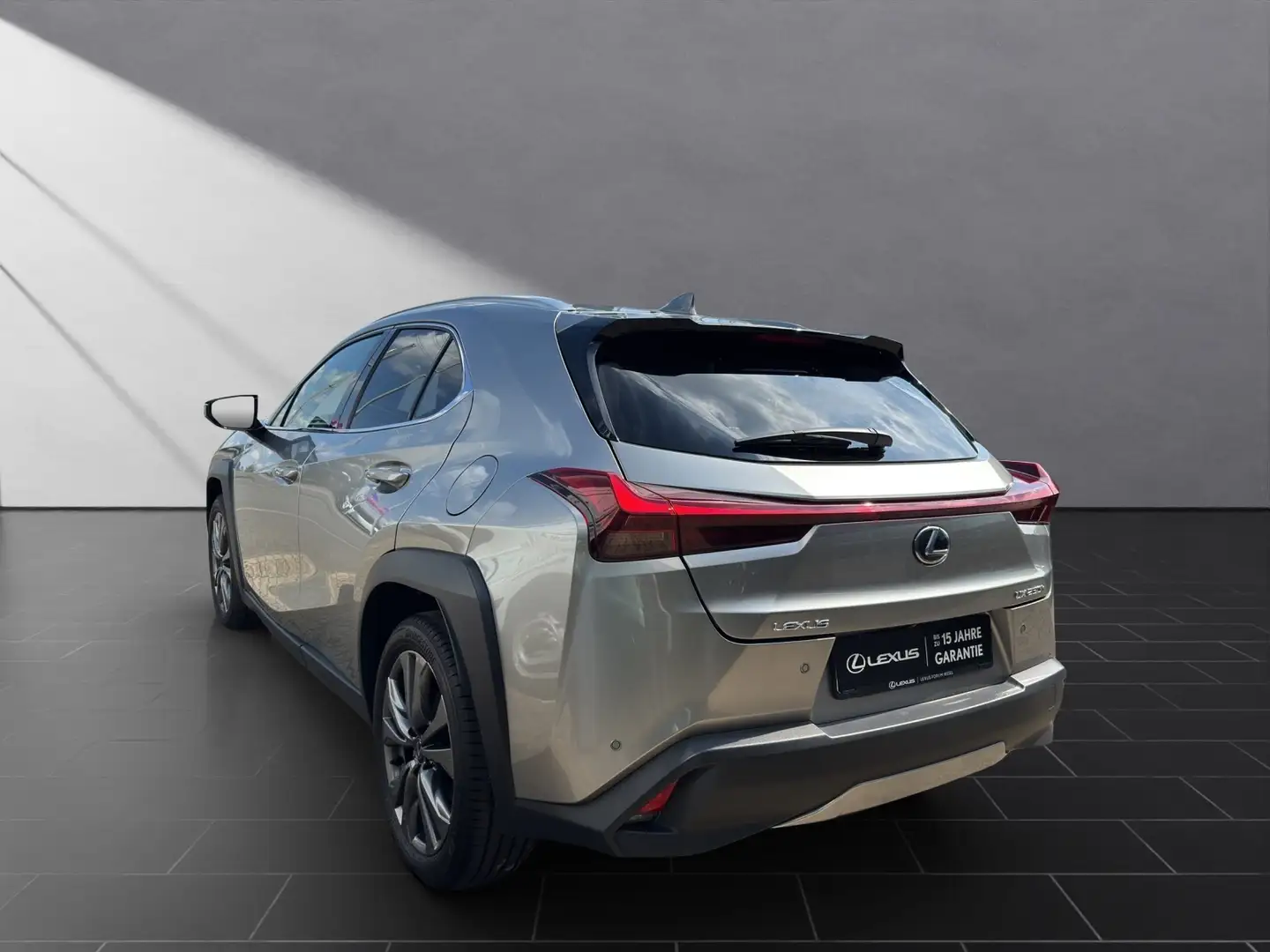 Lexus UX 250h 250h*EXECUTIVE*PREM* SCHIEBED.*15J-GARANTIE Silber - 2