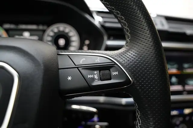 Audi Q3 view 22