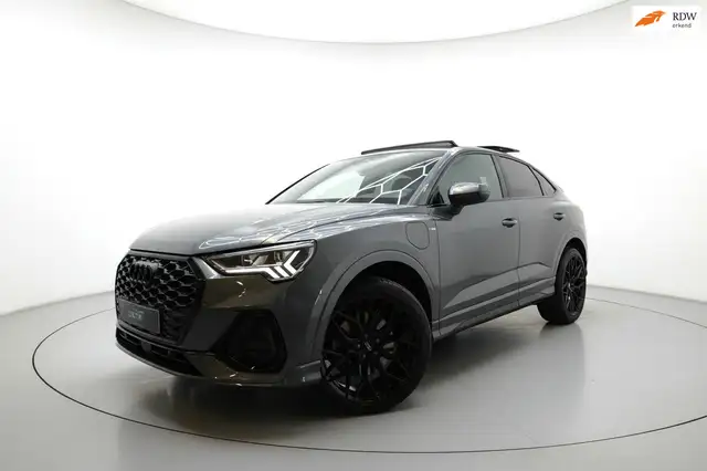 Audi Q3 main image
