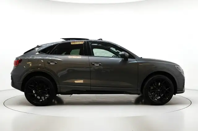 Audi Q3 view 4