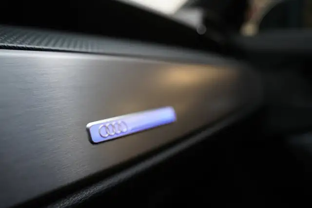 Audi Q3 view 24