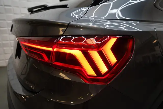 Audi Q3 view 29