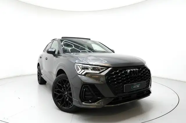 Audi Q3 view 26