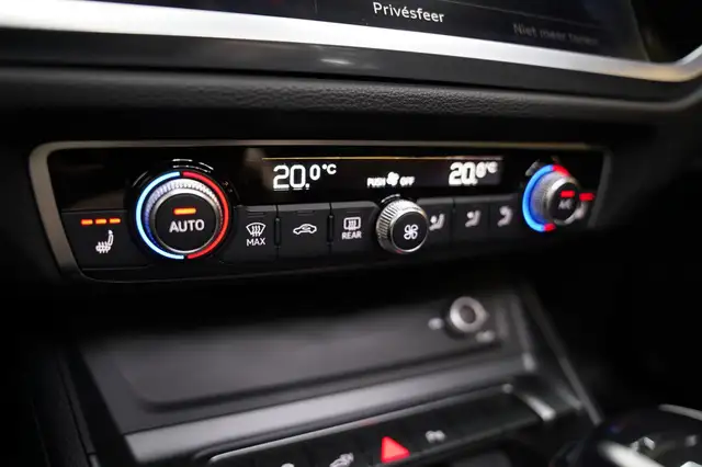 Audi Q3 view 16