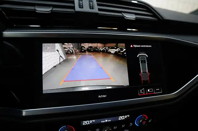 Audi Q3 view 18