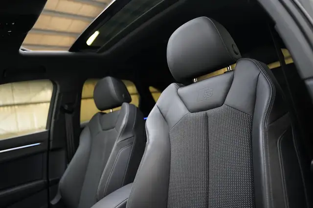 Audi Q3 view 14