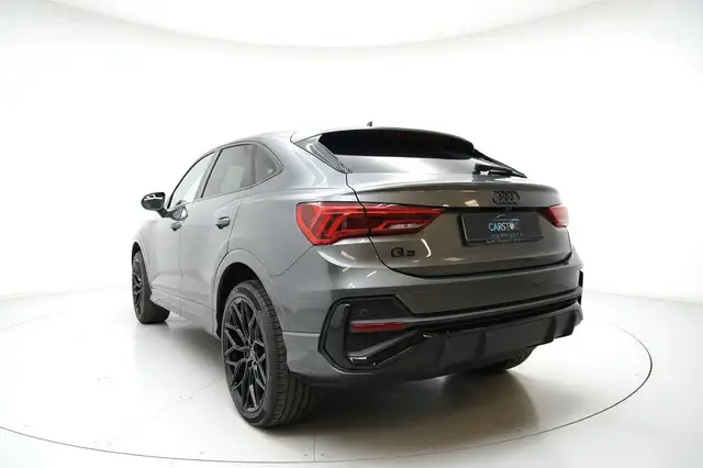 Audi Q3 view 28