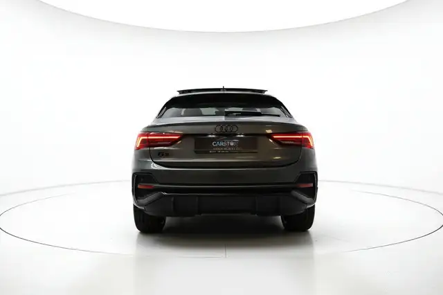 Audi Q3 view 7