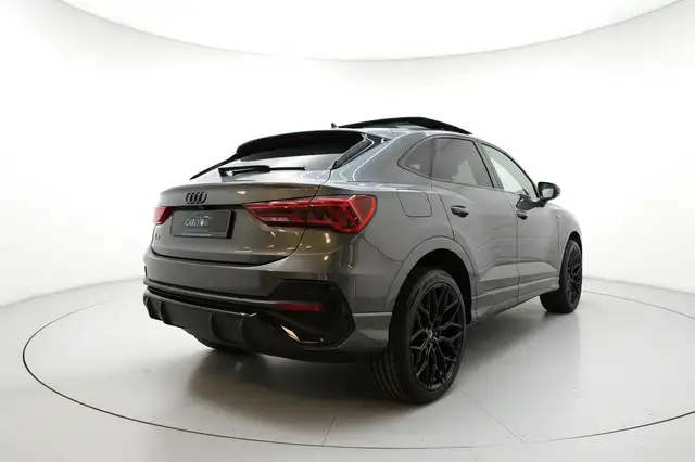 Audi Q3 view 27