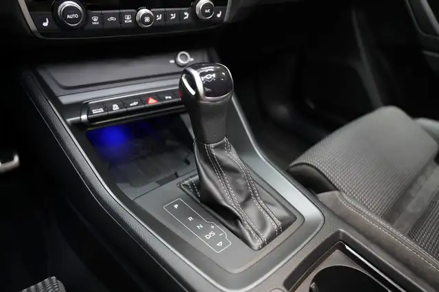 Audi Q3 view 15
