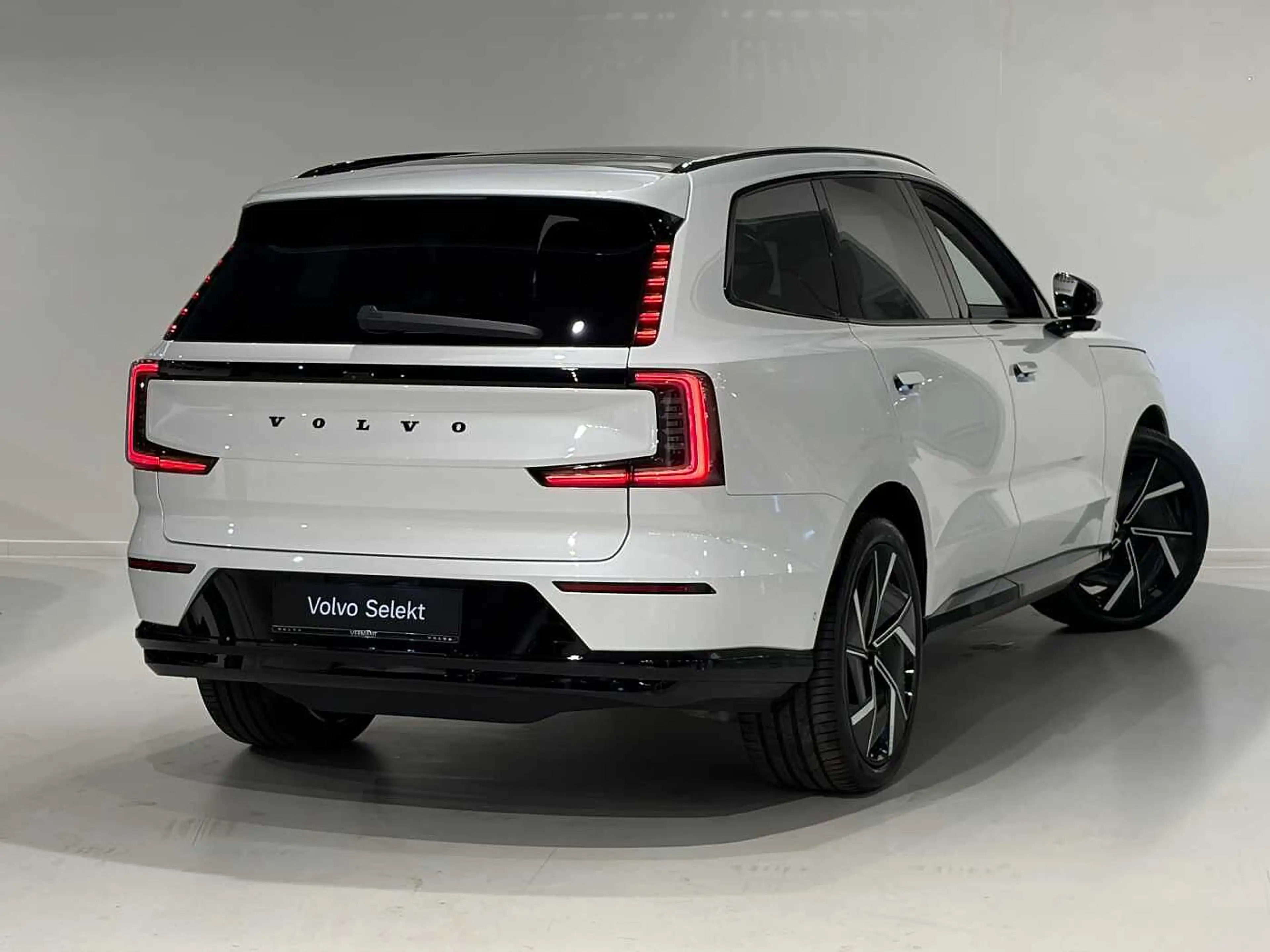 Volvo EX90 Ultra Twin Motor Performance ( 4x4 )  + LUCHTVERIN — photo 2