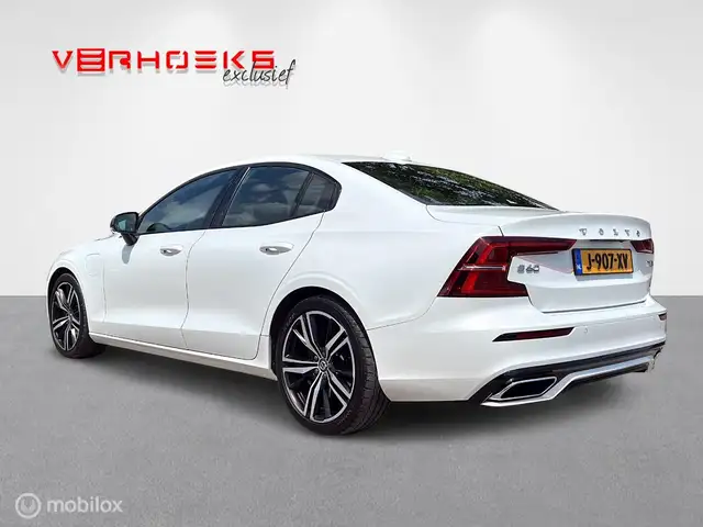 Volvo S60 view 2