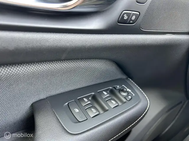 Volvo S60 view 25