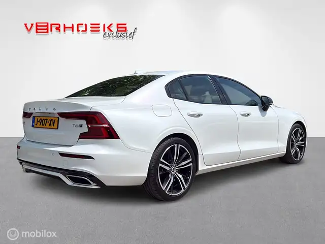 Volvo S60 view 4