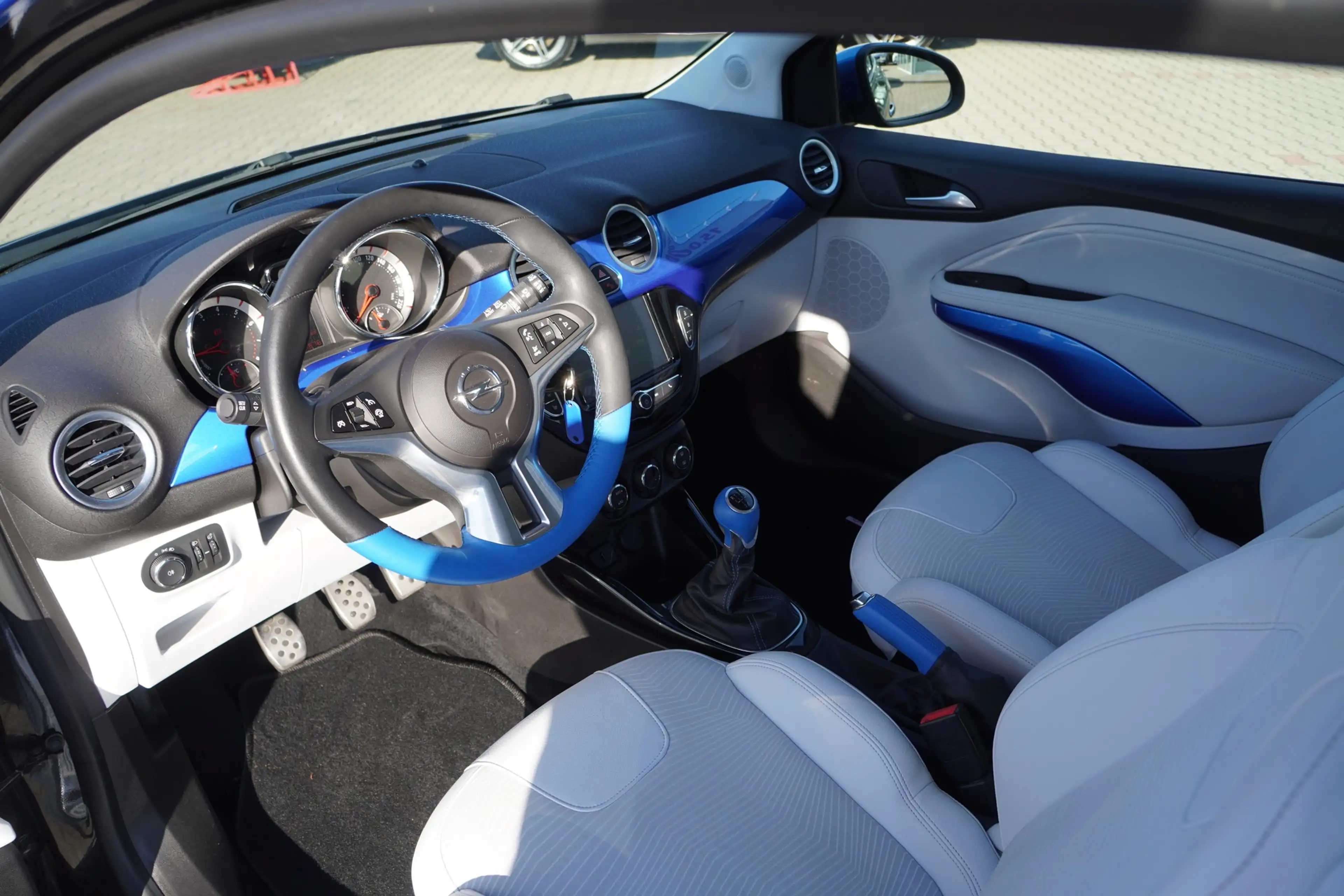 Opel Adam 1.4 Glam Teilleder Sitzheizung Tempomat — photo 12