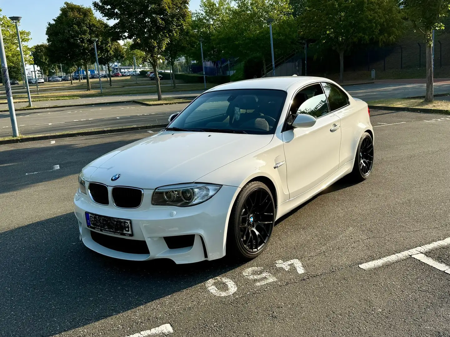 BMW 1er M Coupé mit ordentlicher Ausstattung Weiß - 2